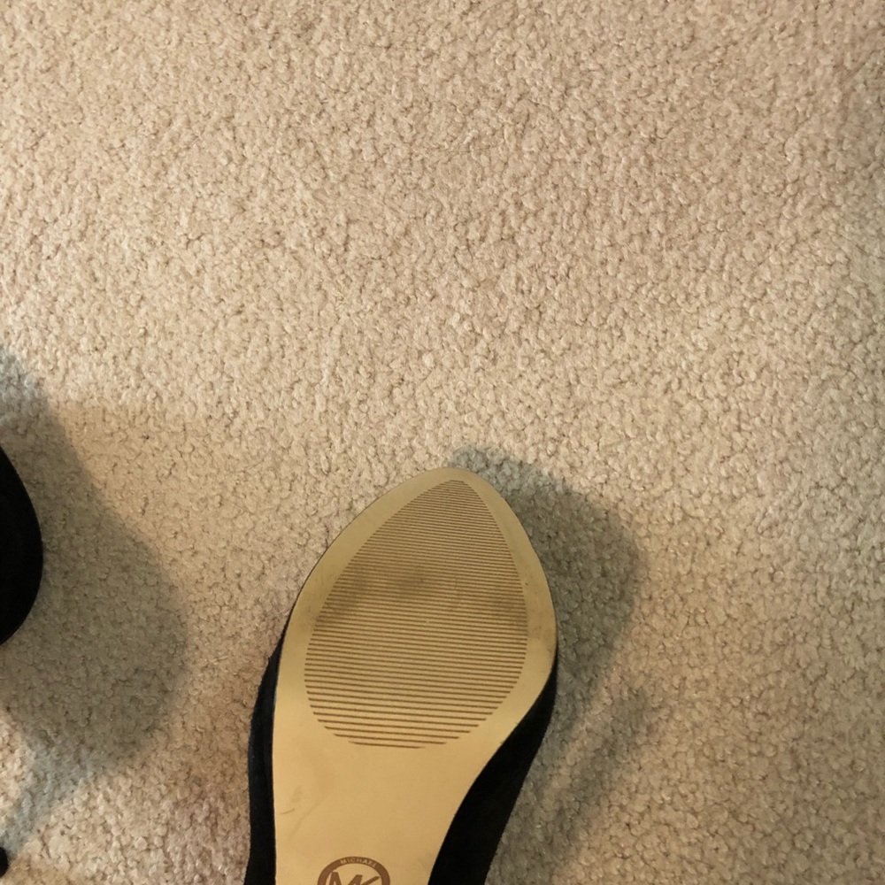 BEAUTIFUL Michael Kors black suade heels - Picture 5 of 5